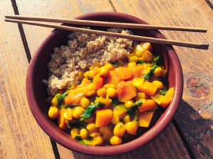 Curry miska s quinou (bez lepku, bez sóje)