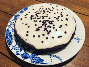 Krémová karobová torta s mladým kokosom