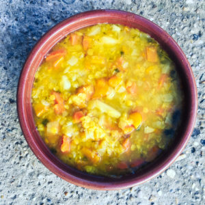 Kapustová polievka so šošovicou a mrkvou