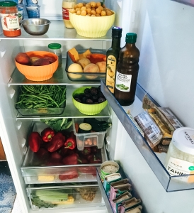 Čo máme v chladničke okrem laku na nechty a horčice