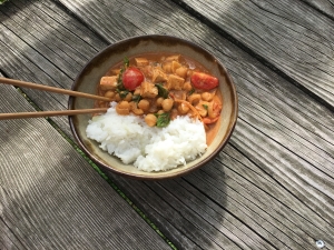 Cícerové curry s tikka masala pastou a jasmínovou ryžou
